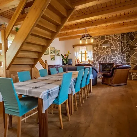 House Pecisce 아파트 Skrad